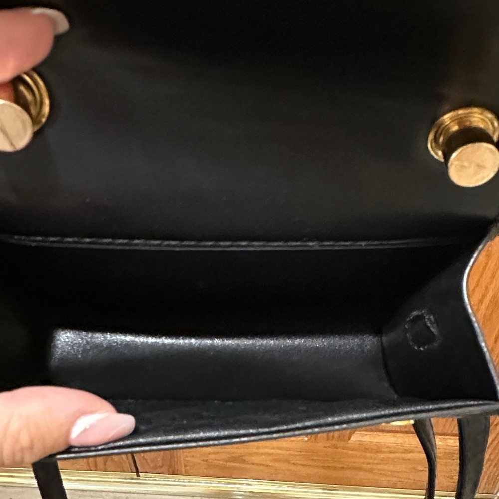Elegant Black Handbag - Picture 3 of 7
